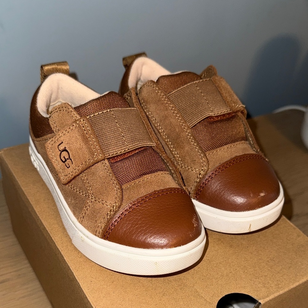 UGG Toddler Boy Tan and Brown Sneakers Size 9 - Picture 2 of 7